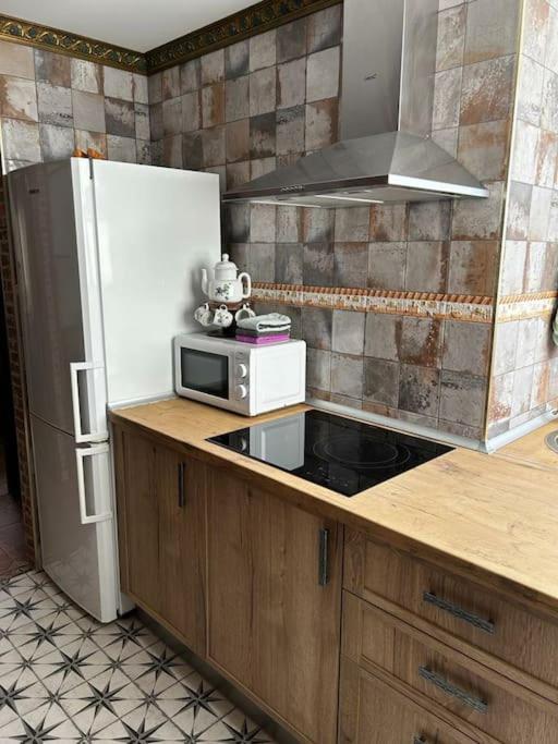 Luxury Art Apartamenty Пинеда-де-Мар Экстерьер фото